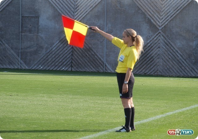 במקרה הזה היא לא הייתה להרים את הדגל. רחלי גלאם. 