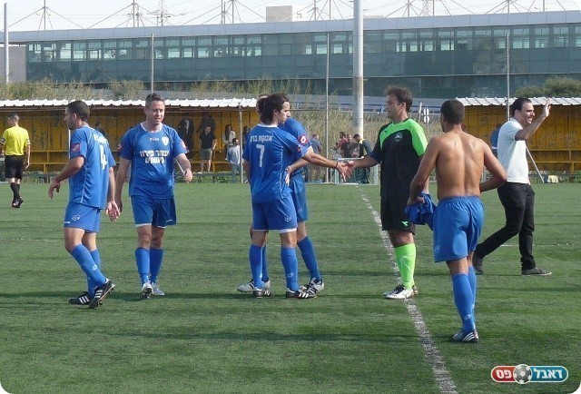 ניצחון קטן-גדול. רו"ח מרוצים בסיום (צילום: אלי שמואלי)