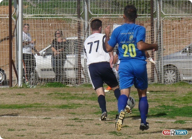 פתיחה קטלנית. כהן בדרך לשער (צילום: אלי שמואלי)