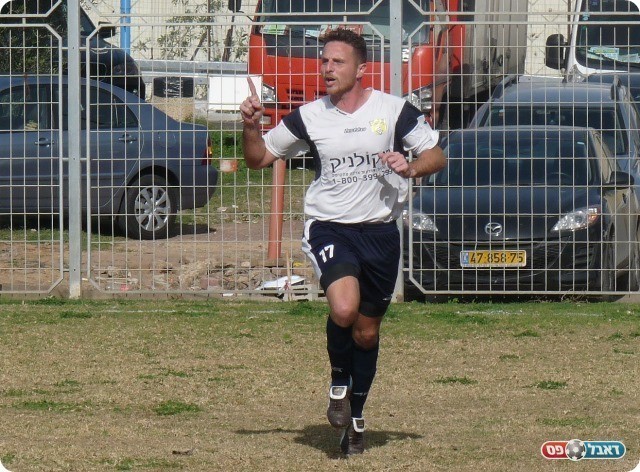 וחוגג (צילום: אלי שמואלי)