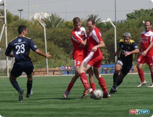 רצו לחזור לתמונת העלייה. שחקני נווה גולן (צילום: אלי שמואלי)