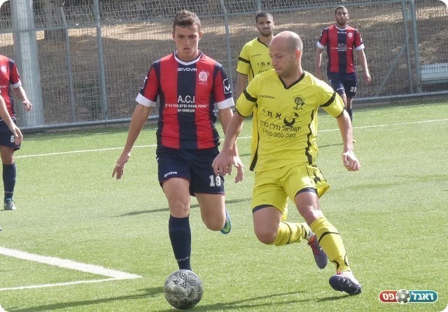 יפו התפרקה. יניב דוד מול מאור חרדון (צילום: אלי שמואלי)