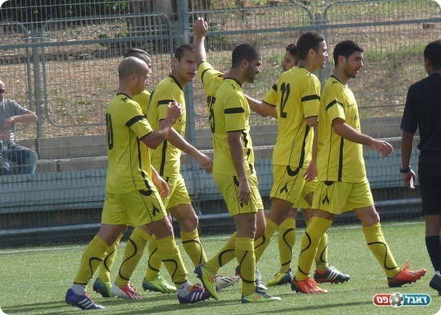 מי שלא כובש - סופג. חוגגים את הראשון (צילום: אלי שמואלי)