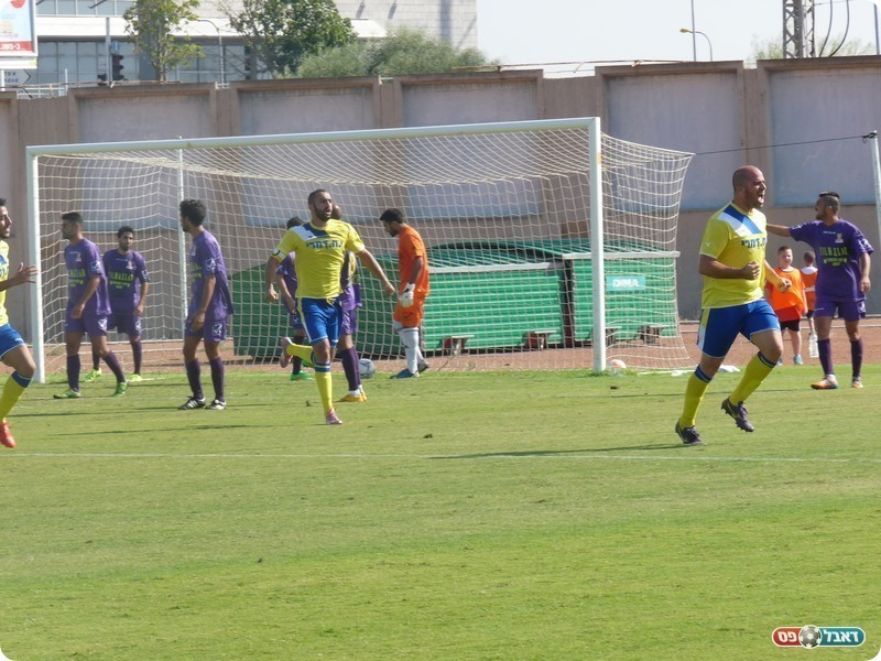 וחוגג (אלי שמואלי)