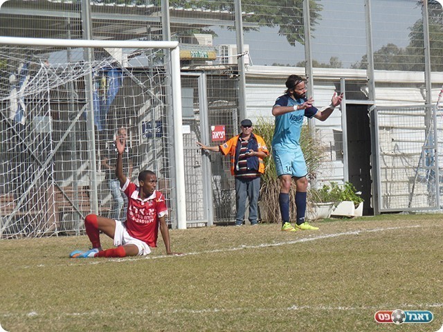 אגסו לאחר שהוכשל ברחבה (אלי שמואלי)