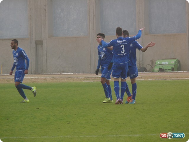 שחקני באר שבע חוגגים (אלי שמואלי)