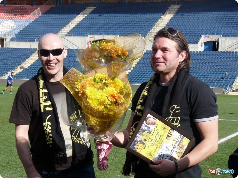 האמר (מימין) ושאנדור (אלי שמואלי)