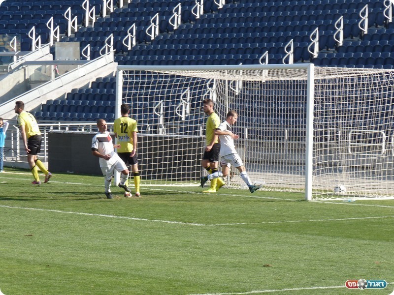 שער שלא הספיק. גדרה כובשת (אלי שמואלי)