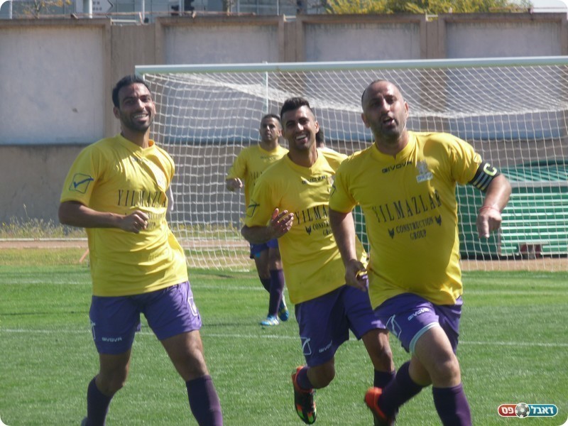 בן חיים חוגג את הראשון (אלי שמואלי)