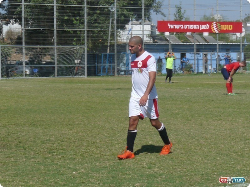 אדום כבר במשחק הפתיחה. בן ג'רבי (אלי שמואלי)