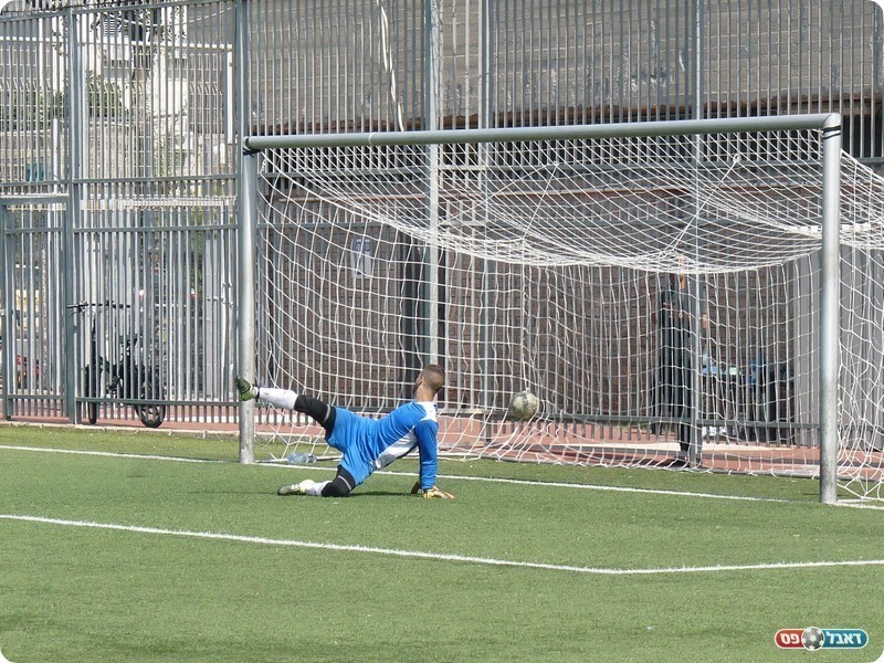 סברלי נכנע לפנדל של אסולין