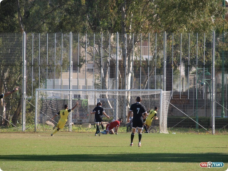 וכובש (אלון יהודיוף)