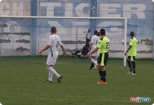 יתרון מהיר. ביטון נכנע. 