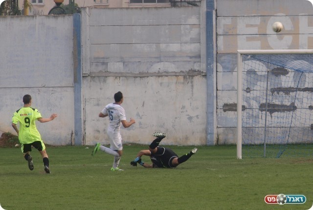 החמצה גדולה. שמילוביץ בועט גבוה. 