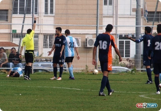 מיותר. קלטמן רואה את האדום. 