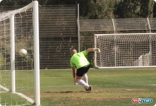 לא נכנס. הכדור של צברי ניתז מהקורה. 