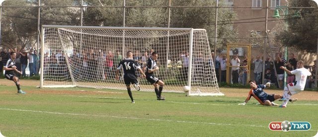 הכפר לחצו. מרעב עם הרוחב. 