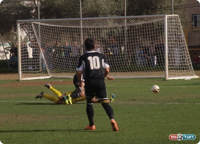 תומר שפט (מספר 10) קצת מסתיר, אבל הכשלה הייתה. 