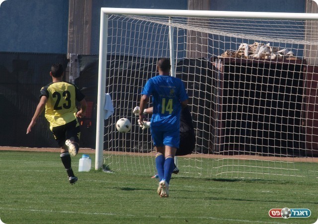 הגבעה ניסתה ראשונה. אור נהדף. 