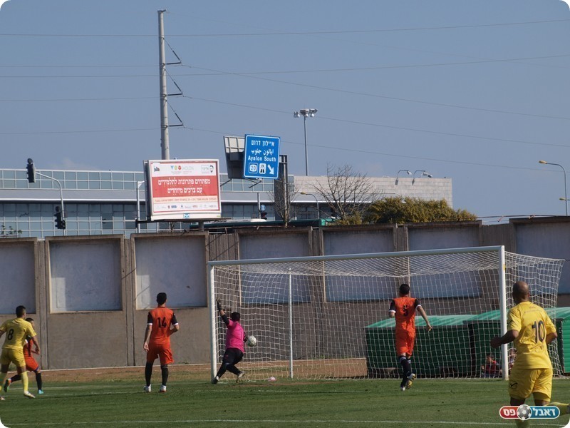 הסכר נפרץ. הראשון של חולון (אלון יהודיוף)