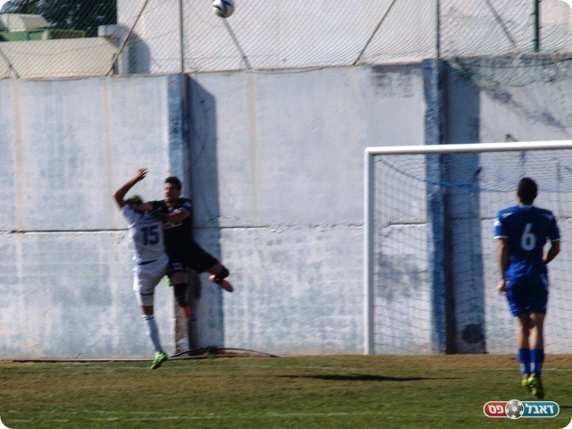 שמילוביץ מקדים את שדה. 