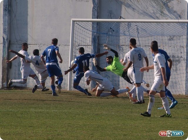 השני. מזרחי כובש. 