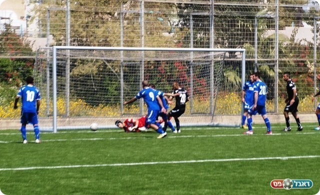 ואת הכדור של זראי. 