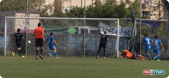 אך הכדור לא נכנס. 