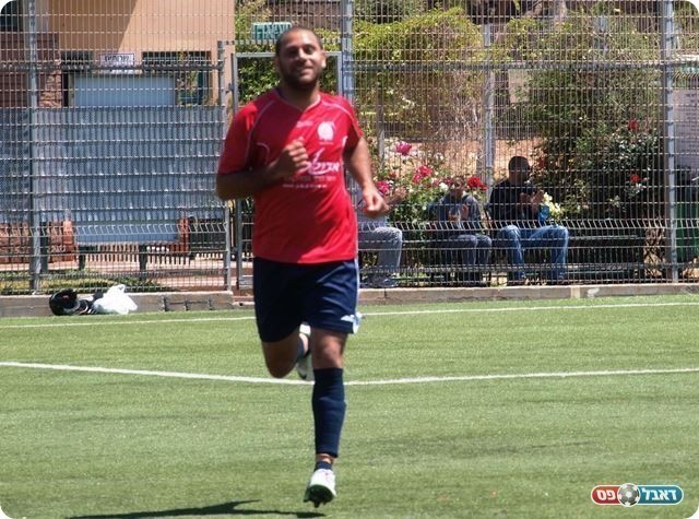 וכלבוני חוגג. 