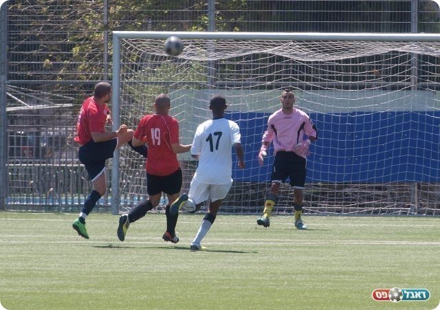 כמעט השני. מוסלם מקפיץ. 