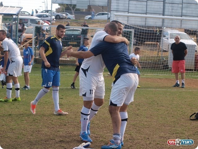 קבלני עליות. בן חיים (מימין) ומגול. 