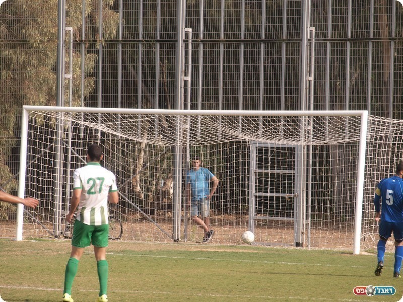 והכדור ברשת (אלון יהודיוף)