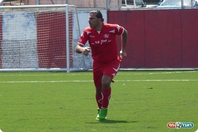 בגיל 48 פותח בהרכב. לוי (אלי שמואלי)