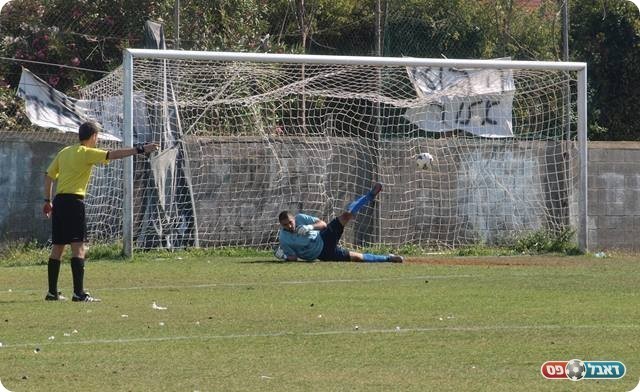 סגל מכניע את שערי. 