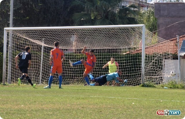הבליץ החל. הכדור של חקאק ברשת. 