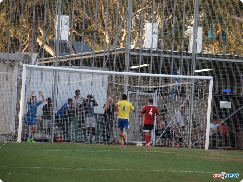 שער שלא הספיק. ג'דאללה (6 בצהוב) כובש (אלון יהודיוף)