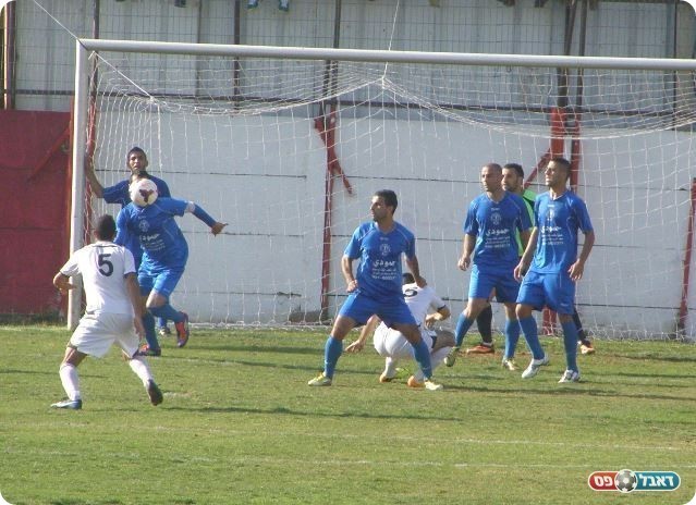 כמעט שער. עראבה מנסה לאיים על מג'דל  (אמיר שיבי)