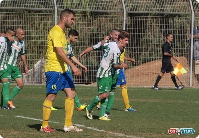 חוגגים את השלישי של שדה. 