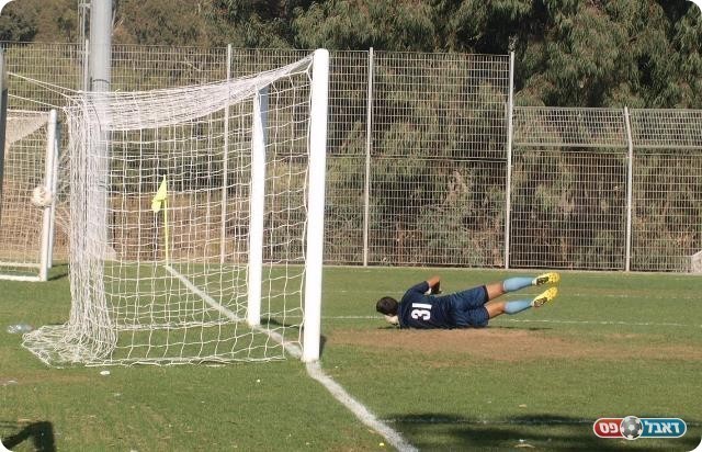 גול גדול. מיארה נכנע לכדור של לוי. 
