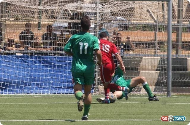 התרחקו מהמקום השלישי. מחניים כובשת (אלון יהודיוף)