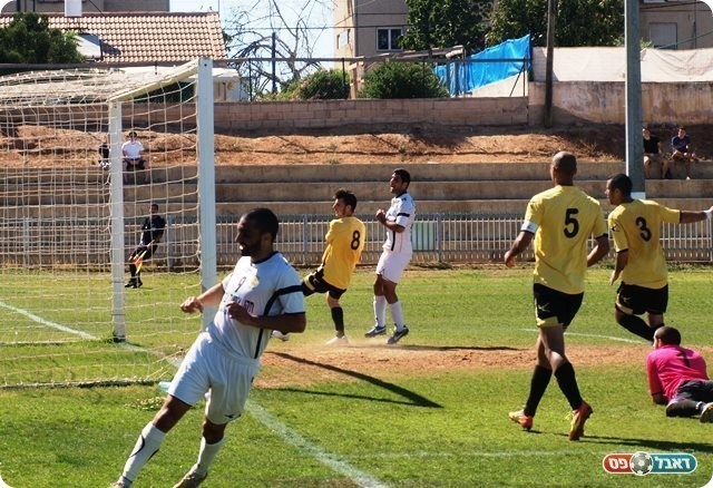 ביטון יורה פנימה. 