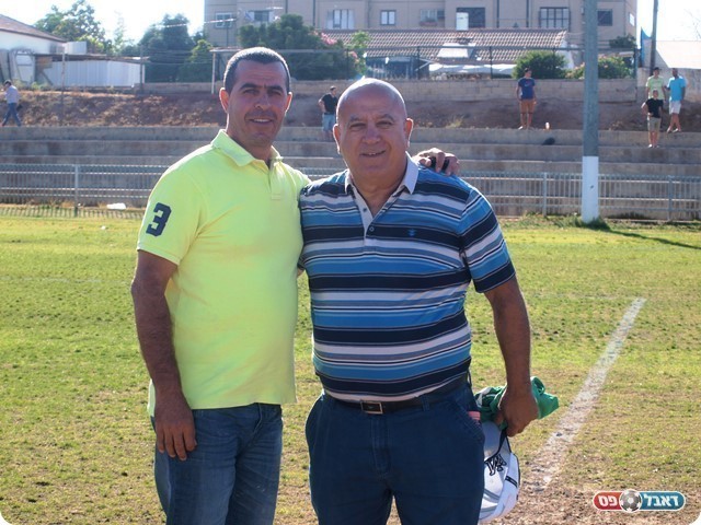 פוגשים שוב את יפו. זנפט הדובר (מימין) וסוסן היו"ר  