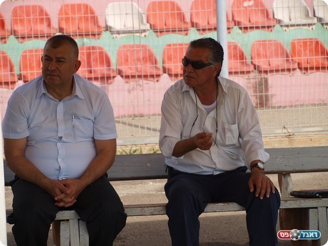 סיטואציה בעייתית. טהא (משמאל. צילום: מוחמד חאדר אניס)