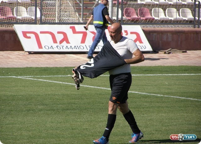 ויורד מכר הדשא (אמיר שיבי)