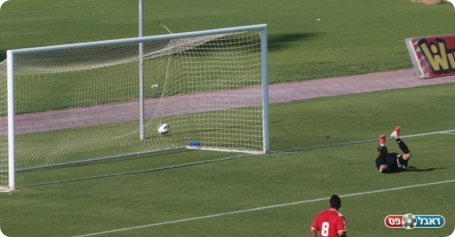 ירדו עם חיוך להפסקה. השני ברשת. 