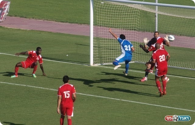 ומתיאס מחמיץ. 