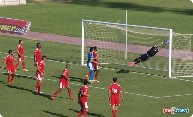 איזה גול. בן שנן "מלטף" את הכדור של זועבי. 