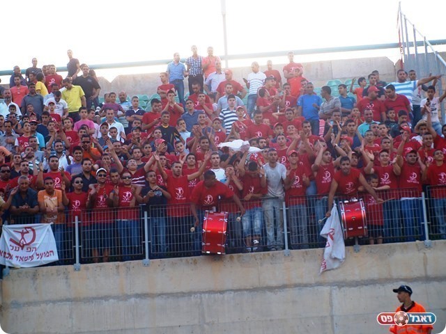 לא רואים דברים כאלה כל יום. אוהדי איכסל (צילום: מוחמד חאדר אניס)