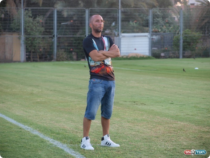 ינסה לא להסתבך בתחתית. גדעון מריאש (אלון יהודיוף)