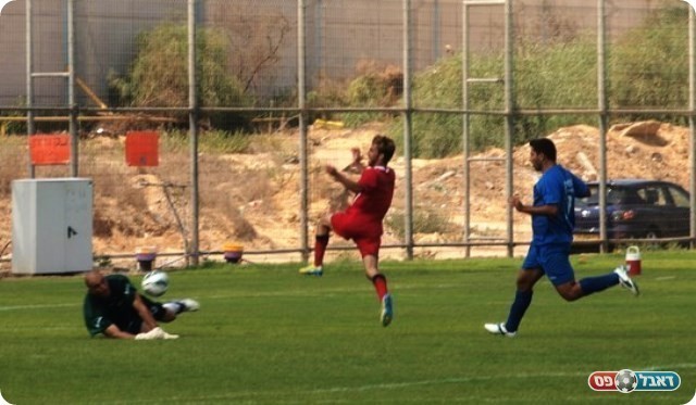 כמעט השלישי. שקל עוצר את אדלשטיין.